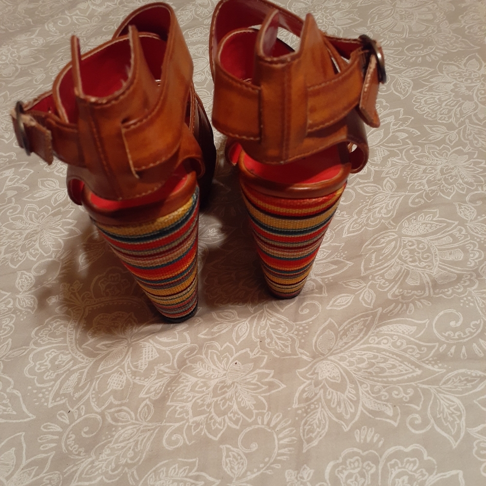 Unlisted by Kenneth Cole Wedge Sandels - Picture 4 of 8